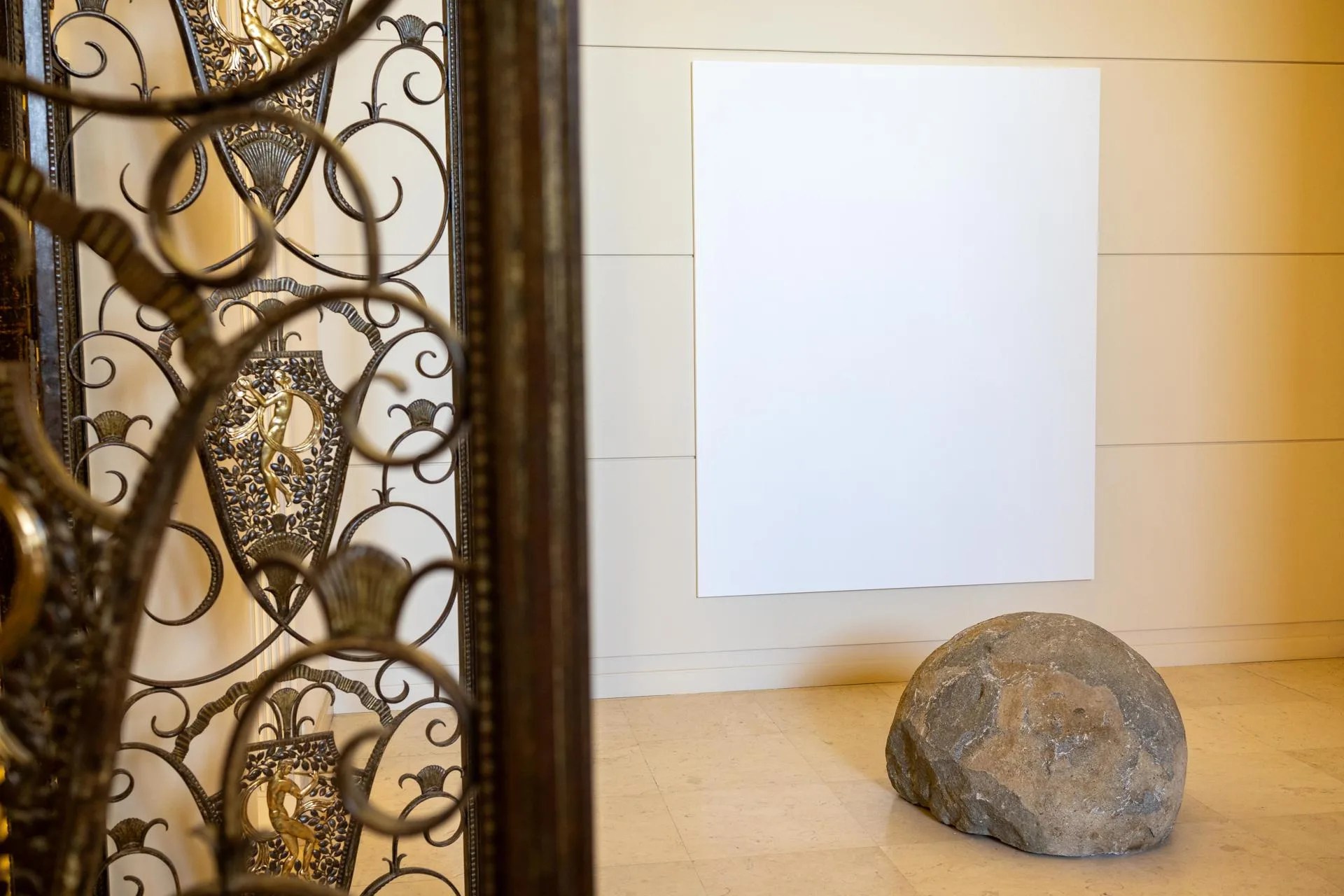 El pintor y escultor surcoreano Lee Ufan exhibe en la Fundación Serralves de Oporto, hasta marzo de 2027, 'Fragmentos del infinito'. EFE/Fundación Serralves/Diogo Baptista/IMAGEN CEDIDA/CRÉDITO OBLIGATORIO
