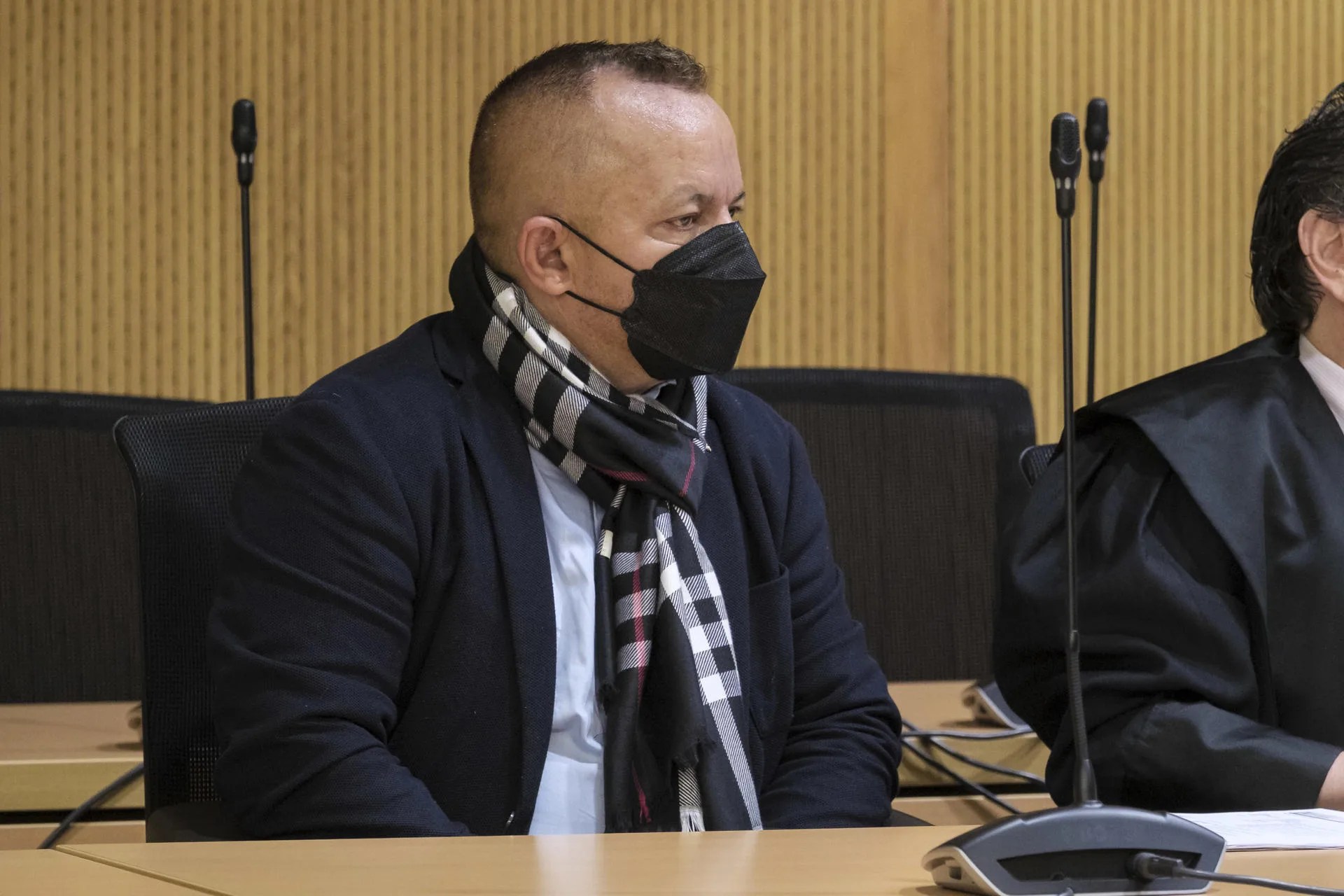 El procesado Santiago Ramón M.M., en la primera sesión del juicio. EFE/Ángel Medina G.