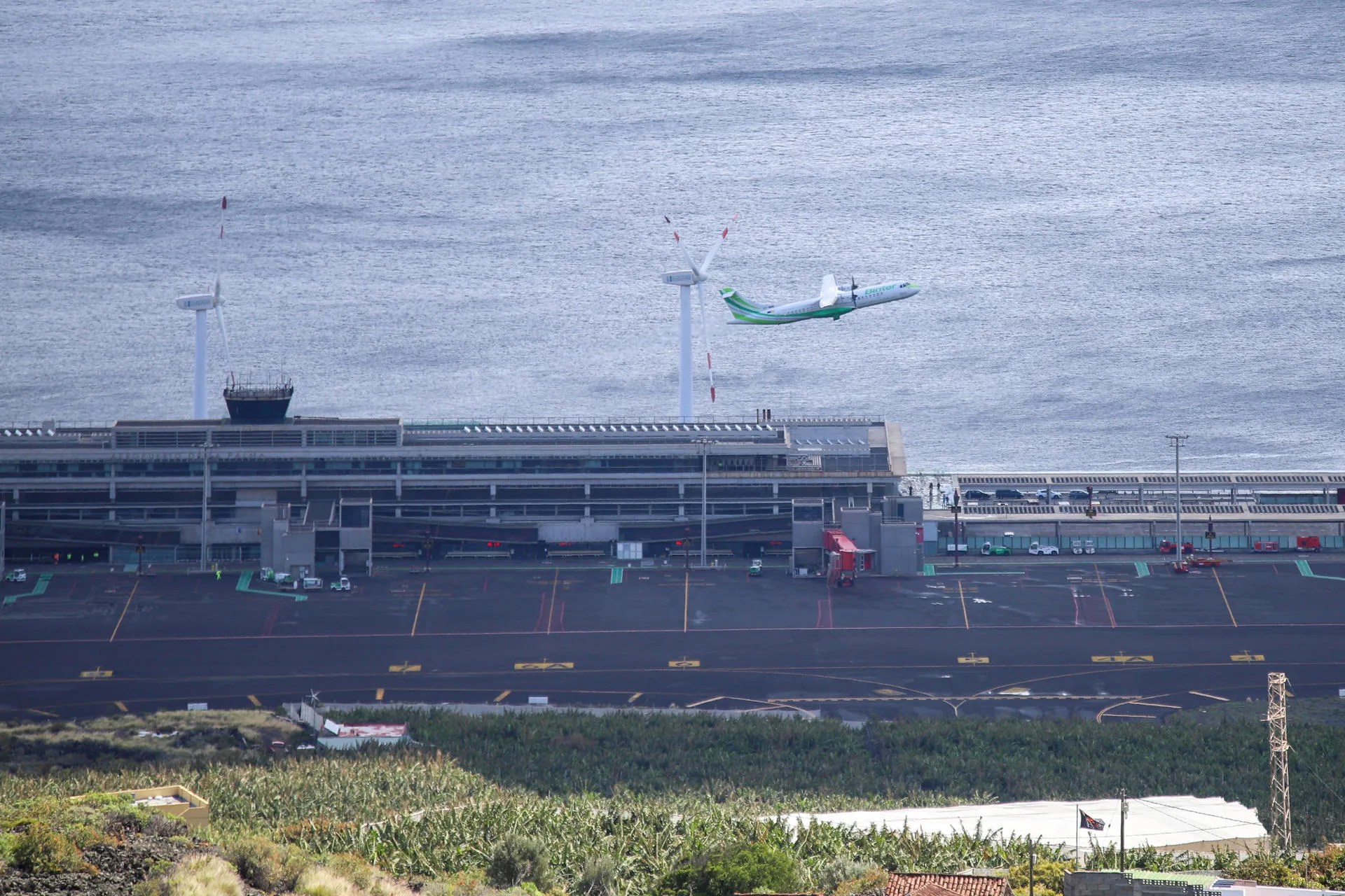 Imagen de archivo del aeropuerto de La Palma. EFE / Luis G Morera