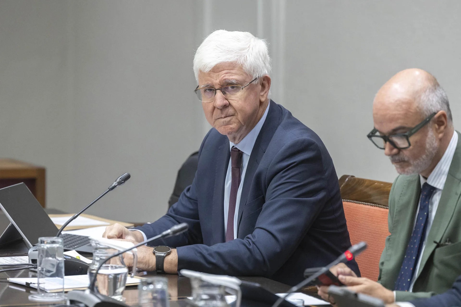 El presidente de la Audiencia de Cuentas, Pedro Pacheco, presentó este lunes en comisión parlamentaria sendos informes sobre el sistema de integridad Institucional de la administración Pública y el estatuto de altos cargos en la Comunidad Autónoma. EFE/ Miguel Barreto