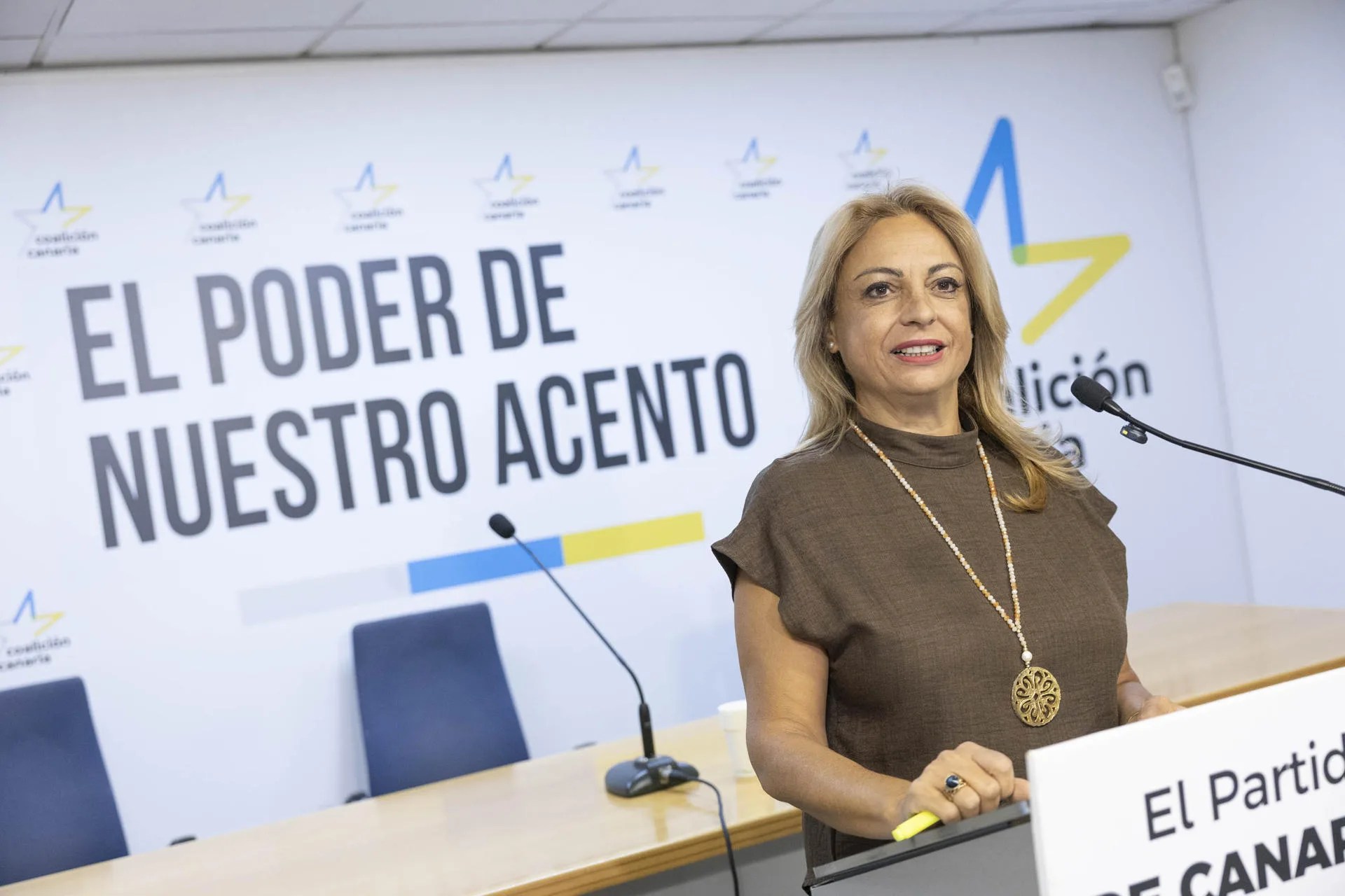 La candidata de CC al Congreso de los Diputados por la provincia de Santa Cruz de Tenerife Cristina Valido expuso este martes en rueda de prensa las medidas que su formación reclama al Estado ante el riesgo de una nueva crisis migratoria. EFE/ Miguel Barreto