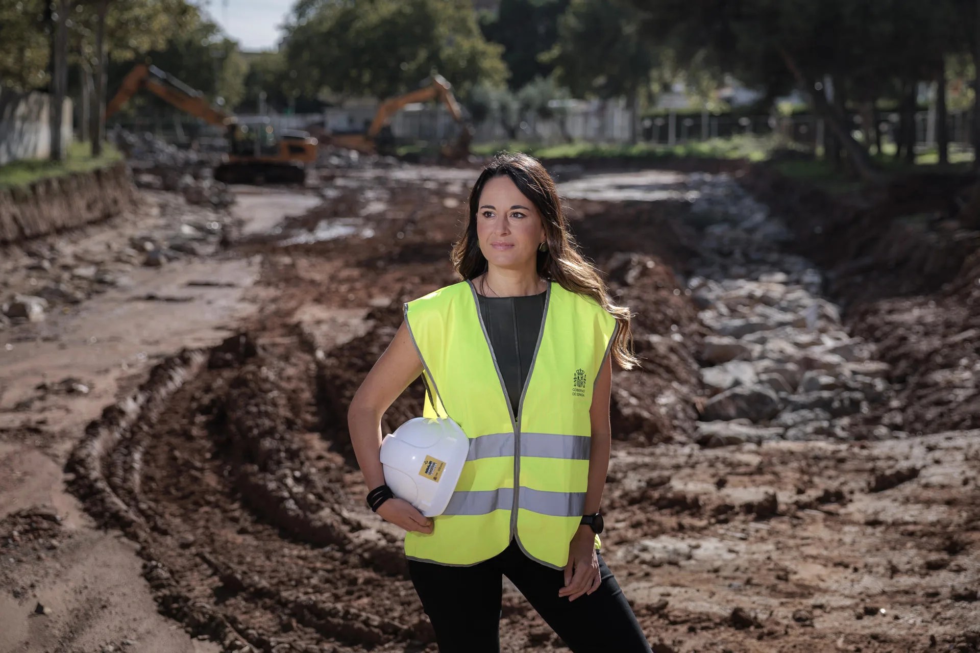 La comisionada del Gobierno para la reconstrucción y recuperación tras la dana, Zulima Pérez, posa en el barranco de la Saleta durante la entrevista con EFE. EFE/Biel Aliño