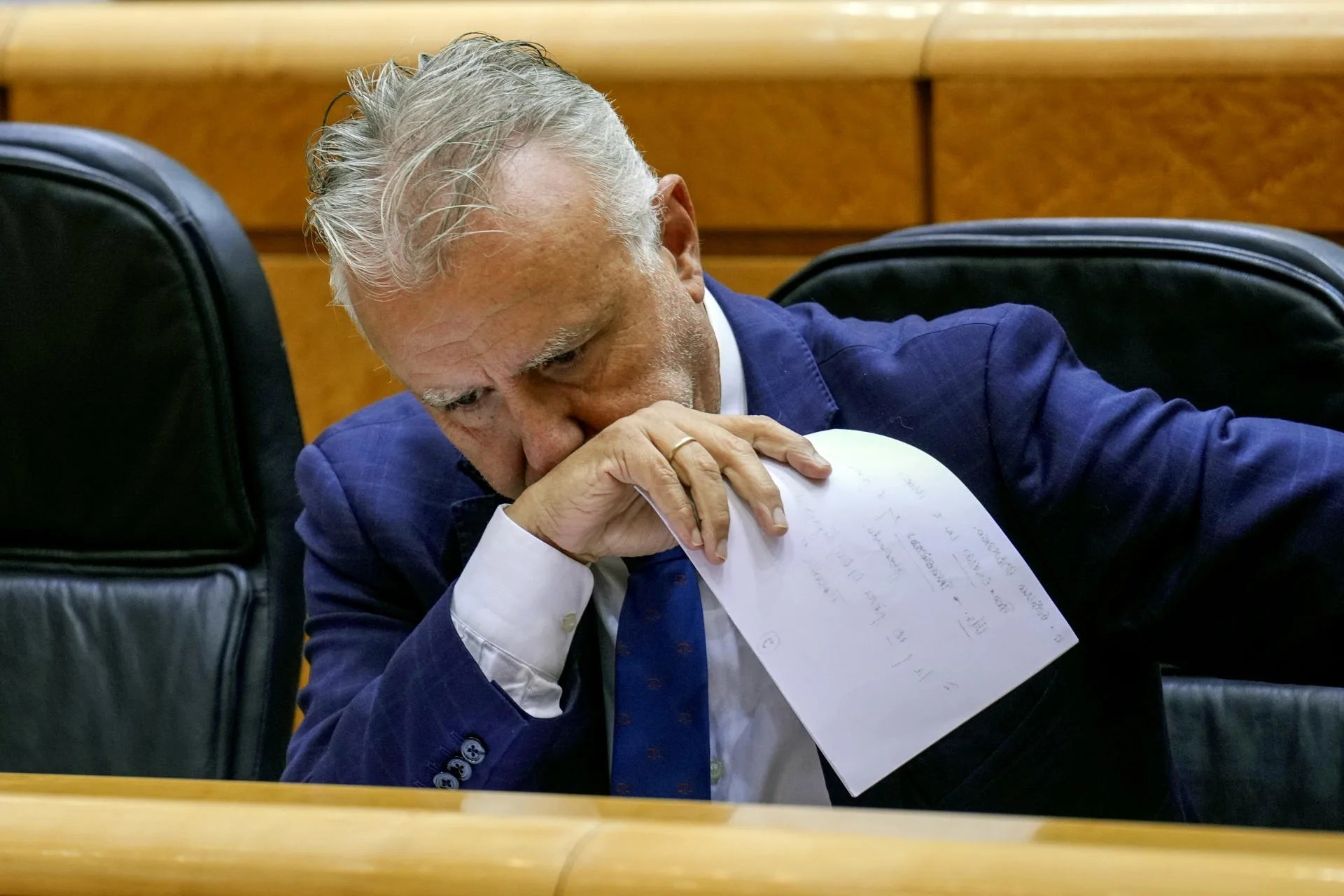 Imagen de archivo del ministro de Política Territorial, Ángel Víctor Torres, durante una sesión de control en el Senado. EFE/ Borja Sánchez-Trillo