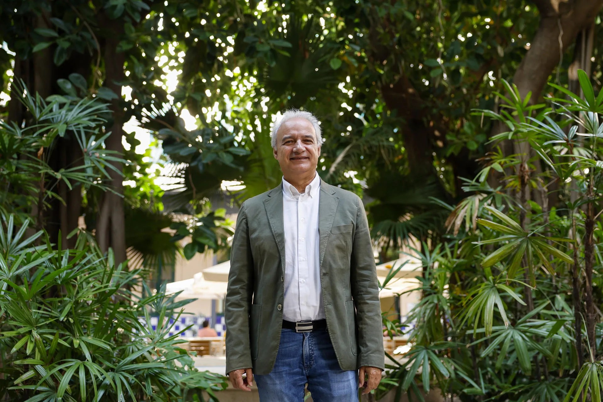 VALENCIA, 22/10/2026.- El alcalde de Utiel, Ricardo Gabaldón, durante la entrevista con EFE en la que considera que su municipio, uno de los más afectados por la dana de 2024, está "relativamente bien" cuando se van a cumplir dos años de esa catástrofe aunque cree que todavía queda mucho por hacer y reclama más agilidad en las obras de gran envergadura, como las hidráulicas, que servirán para minimizar daños ante futuras danas. EFE/Ana Escobar
