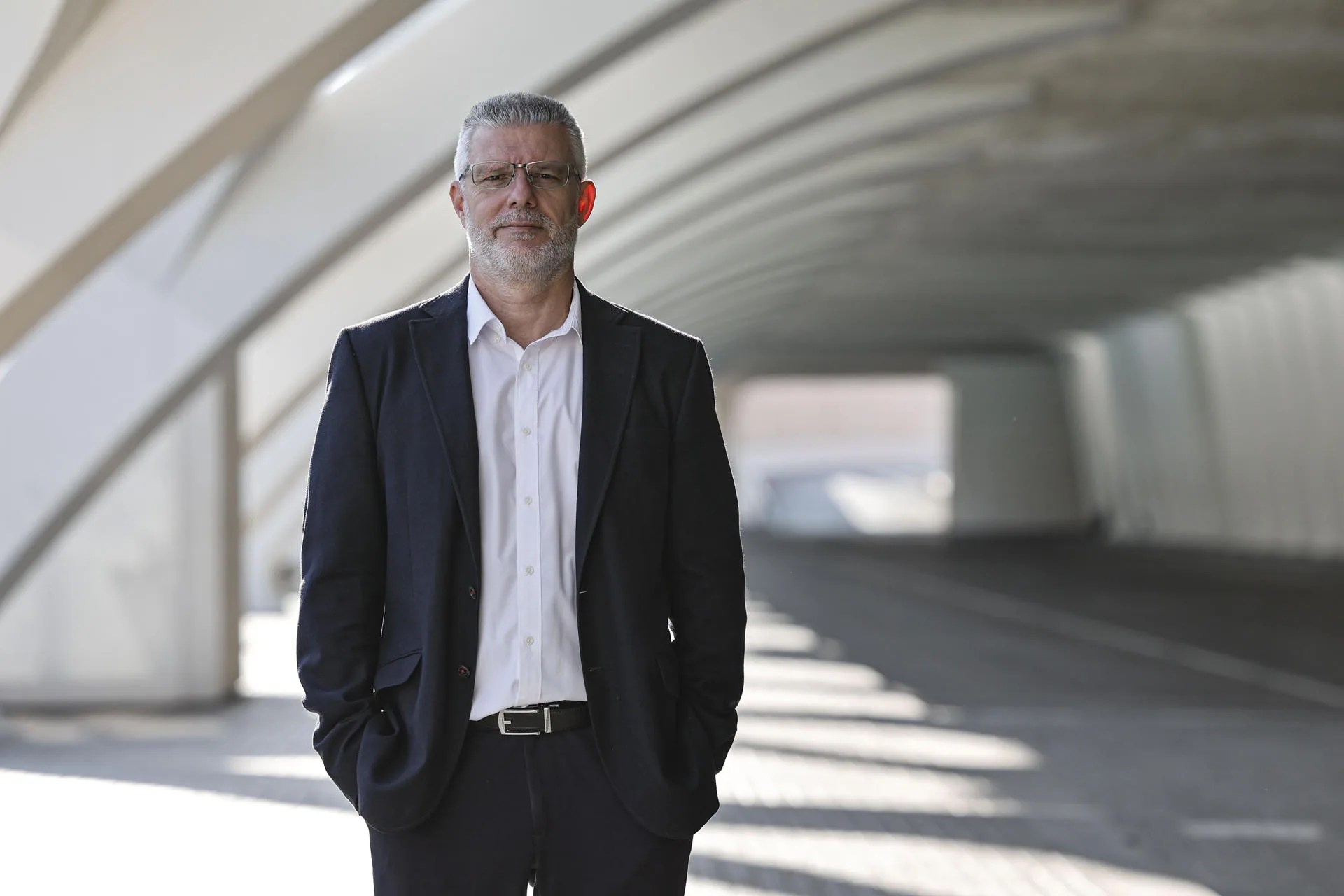 El presidente de Startup Valencia, Juan Luis Hortelano, durante la entrevista con EFE en la que ha explicado que la novena edición de VDS, que se celebrará en Valencia el 21 y 22 de octubre con 12.000 profesionales de más de 120 países, consolida a la ciudad "como puente tecnológico entre Europa, Latinoamérica y EE.UU". EFE/Manuel Bruque
