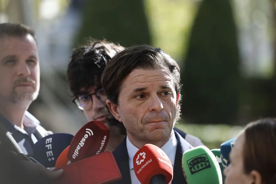 El exmagistrado José Luis Sáenz de Tejada hace delcaraciones a los mediso a su salida este miércoles a la Audiencia Nacional,