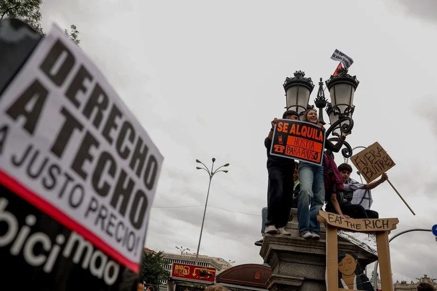 Manifestación convocada por el Sindicato de Inquilinas para denunciar la caída de los decretos de la vivienda.