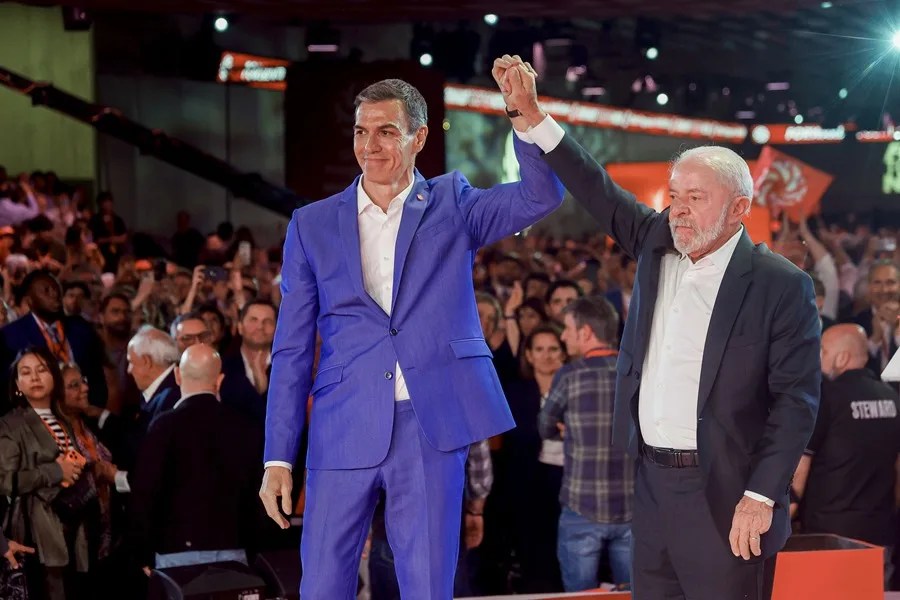 Lula da Silva (d) y Pedro Sánchez.