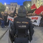 Grupos antifascistas se han concentrado este sábado en Sevilla para impedir que miembros del Nucleo Nacional se concentraran en el centro de la capital andaluza