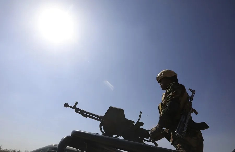 El Ejército yemení afirma haber matado a 1.400 hutíes en 2.750 ataques en últimas 24 horas