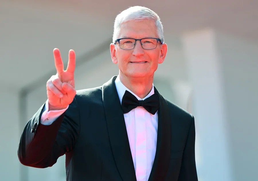 Tim Cook y John Ternus homenajean a Steve Jobs en el 15 aniversario de su muerte