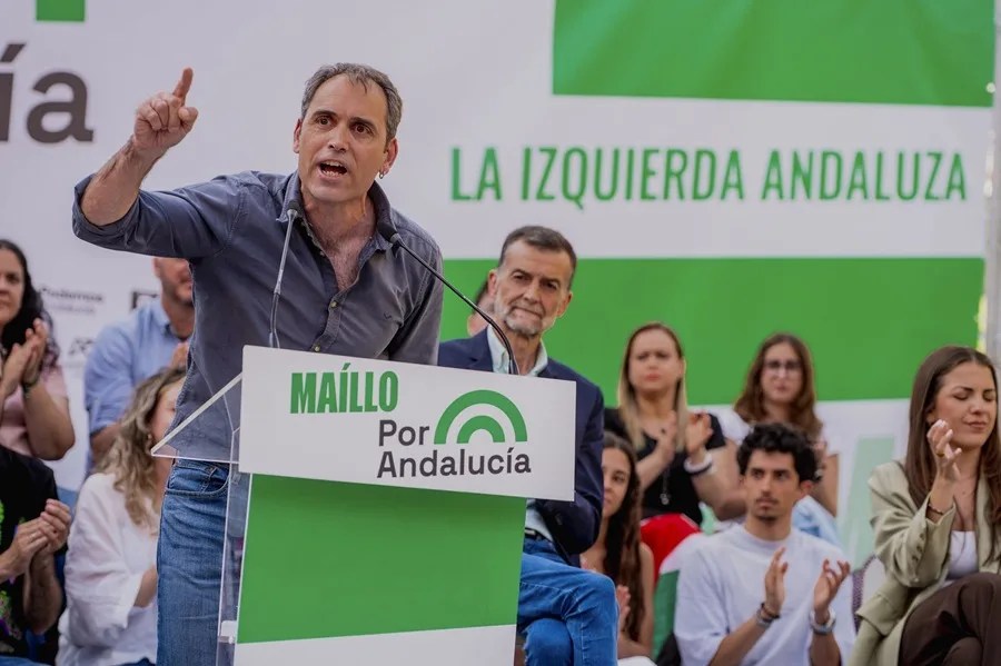 El coordinador general de IU Andalucía, Toni Valero (i).