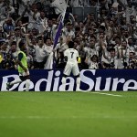El delantero del Real Madrid Vinicius Jr. (c