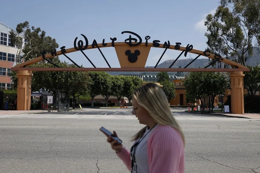 Disney despide a cerca de trescientos empleados y ofrece un retiro anticipado a ejecutivos