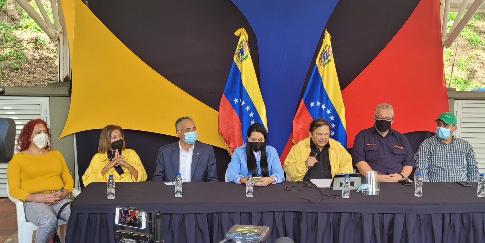 Dirigentes instan a partidos a definirse sobre continuidad del interinato: «O es Maduro o es Guaidó»