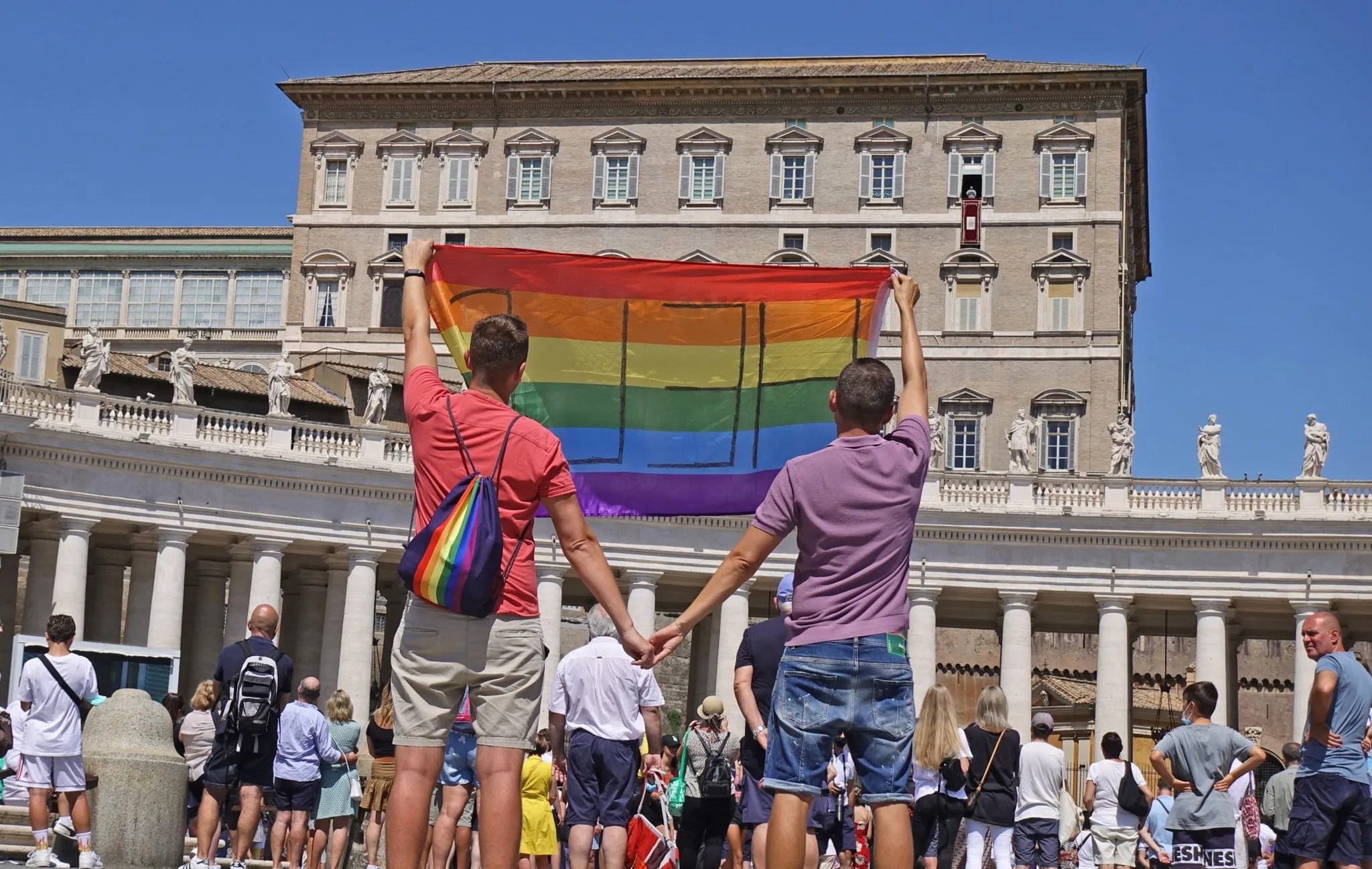 Como una "violación a la dignidad" califica el Vaticano el cambio de sexo y la maternidad subrogada