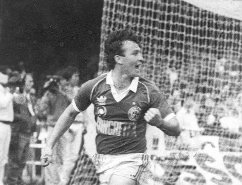 Comemorando golaço da final de 1988