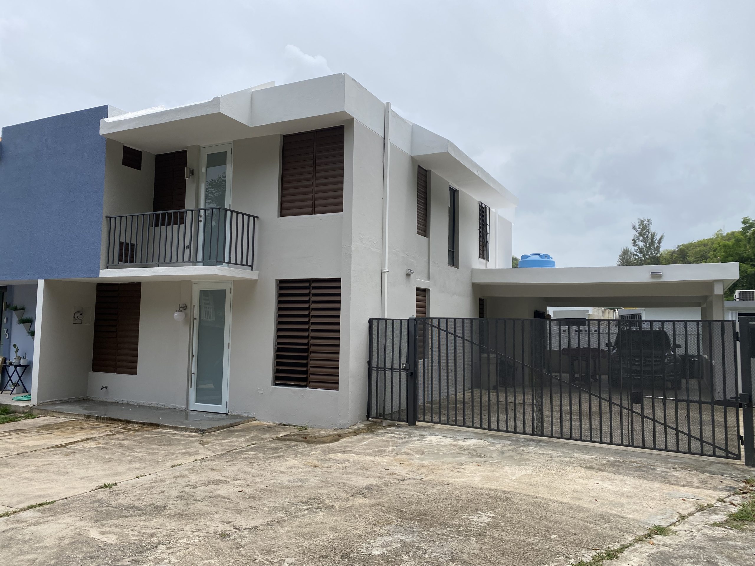 ¡Pronto disponible! El Plantio en Toa Baja- Remodelada, de esquina, acceso controlado (Alquiler)