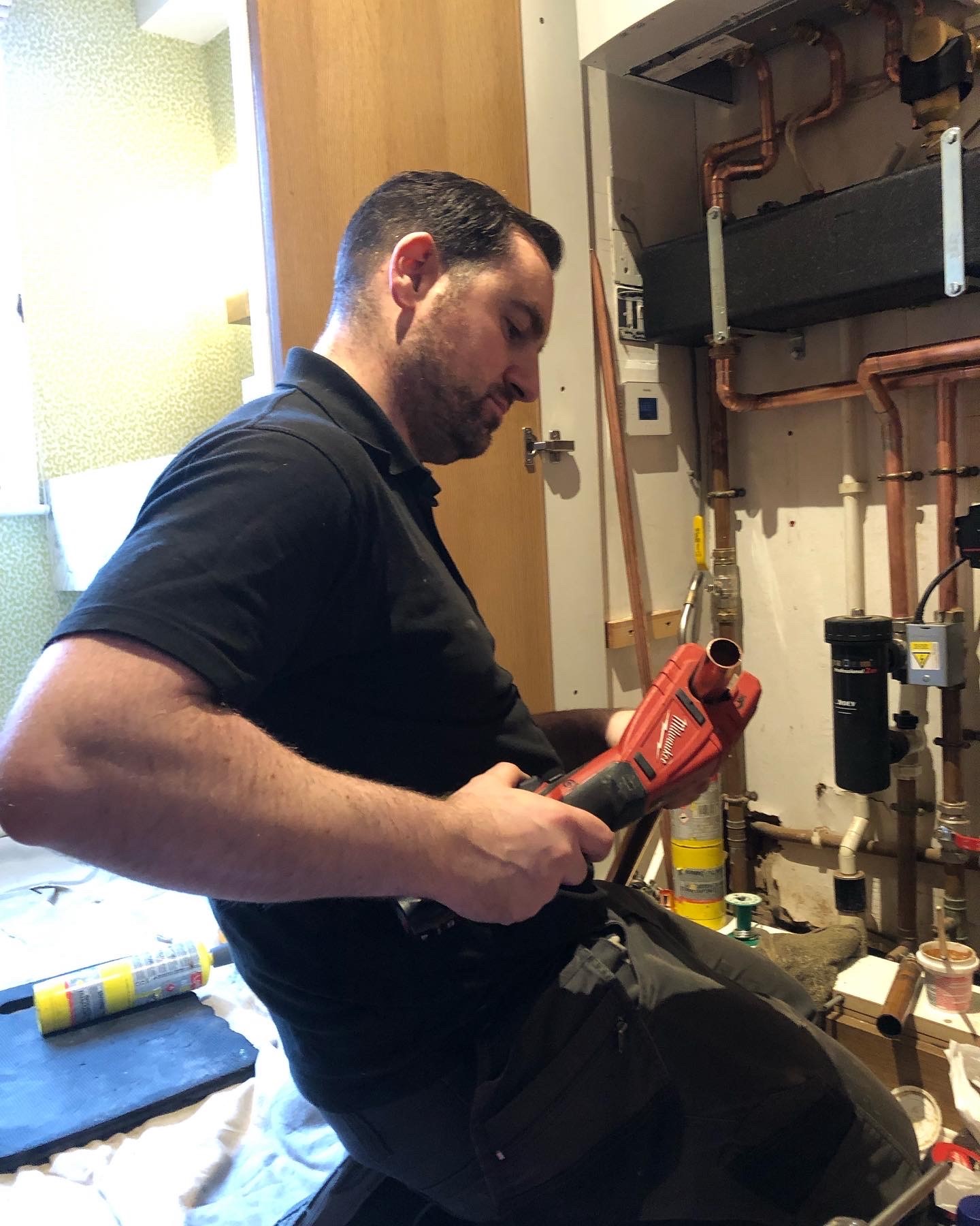 About Plumber Heating And Gas Engineer In Twickenham EG Hartnett Eamon In Action 