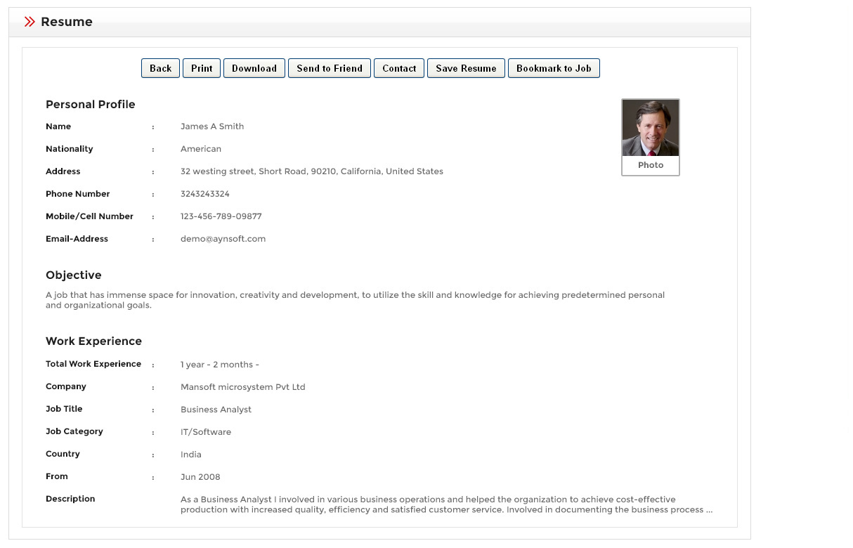 View resume screen showing applicant profile