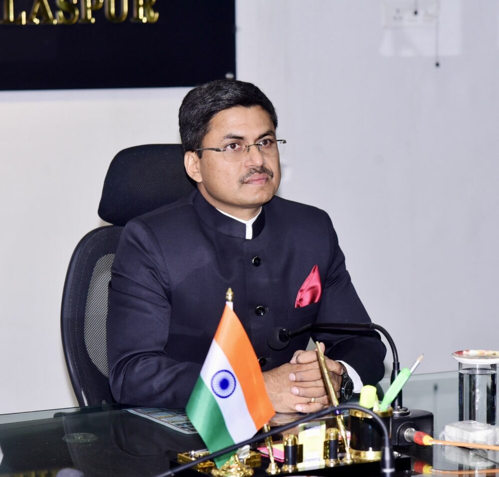 Bilaspur Collector: Patwari directly reached the minister's bungalow to stop the transfer...! Collector issued notice...see order copy