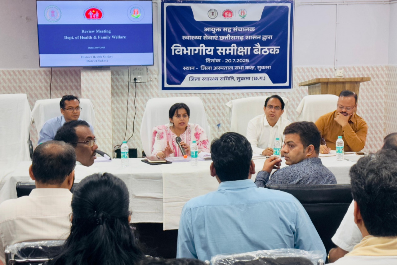 Malaria free Bastar Campaign: Malaria free Bastar campaign is the first priority of the government...! Commissioner cum Director gave instructions to visit the area regularly