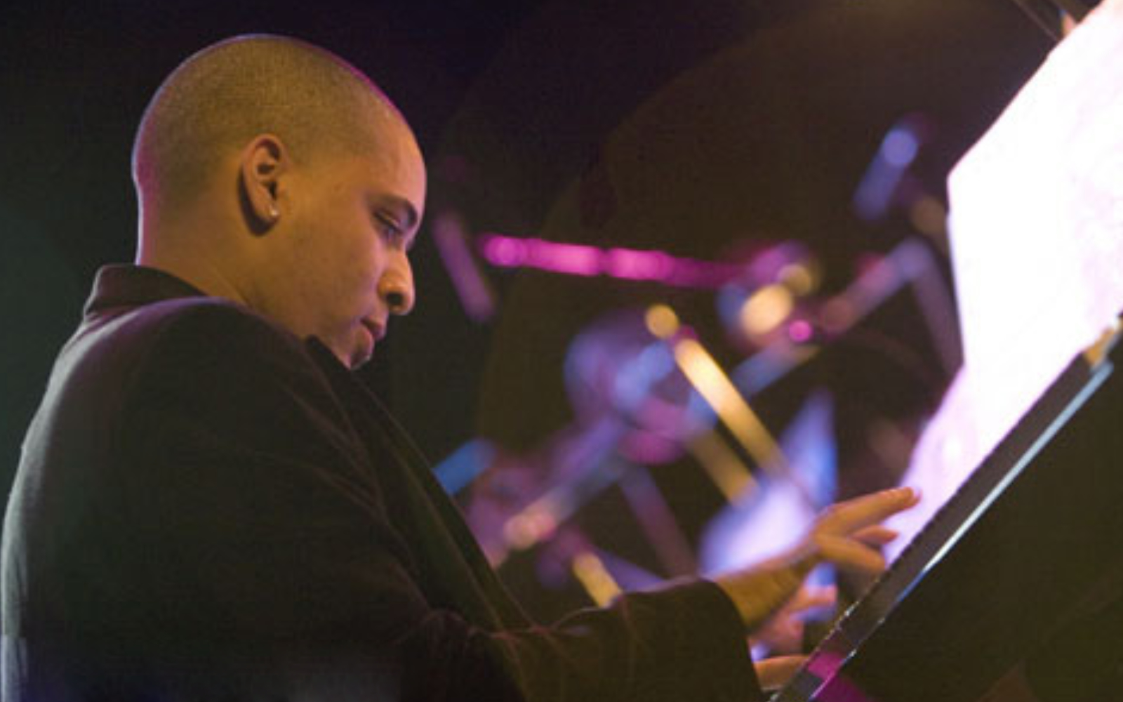 Isaac Delgado Jr. is a Cuban pianist, producer, and musician who leads musical projects blending salsa, bachata, and contemporary urban rhythms. He is the founder and musical director of his own ensemble, Isaac Delgado Jr. & La Wawa, through which he develops a modern sound rooted in Afro-Caribbean traditions.