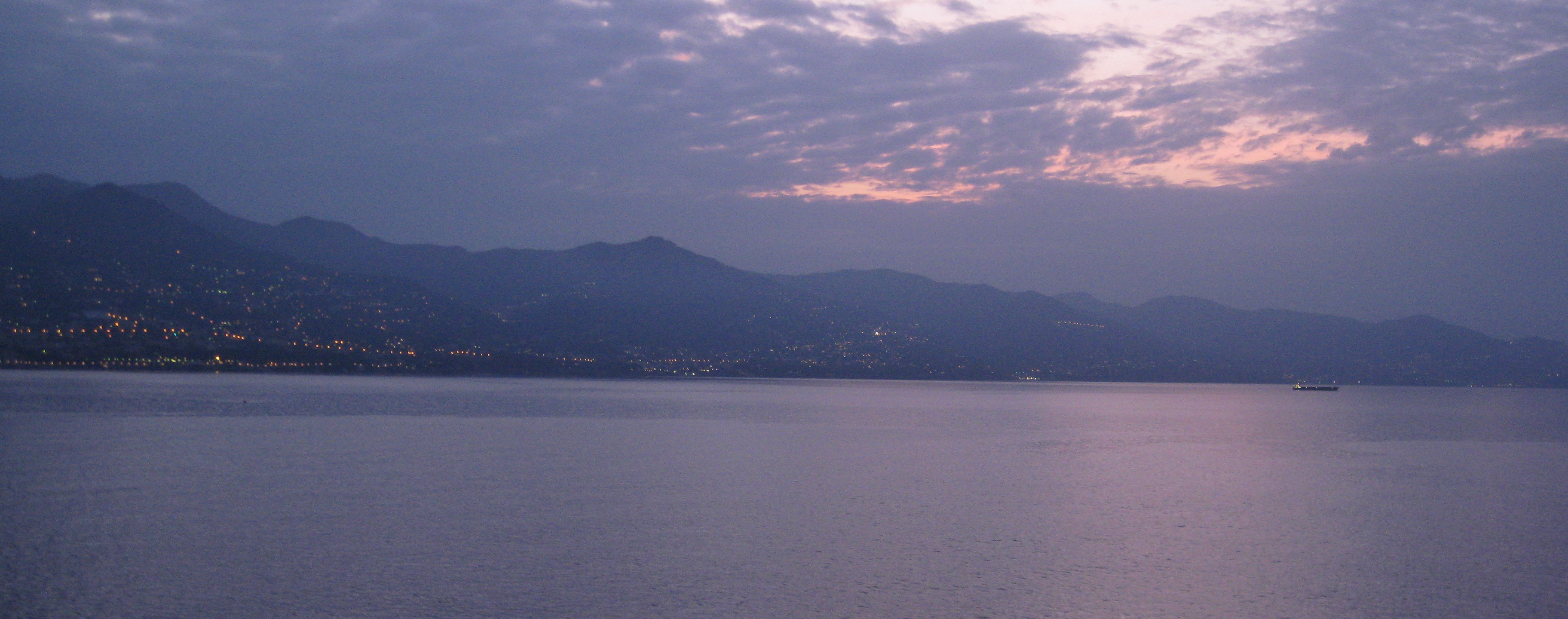 Amanece en el Golfo de Génova.