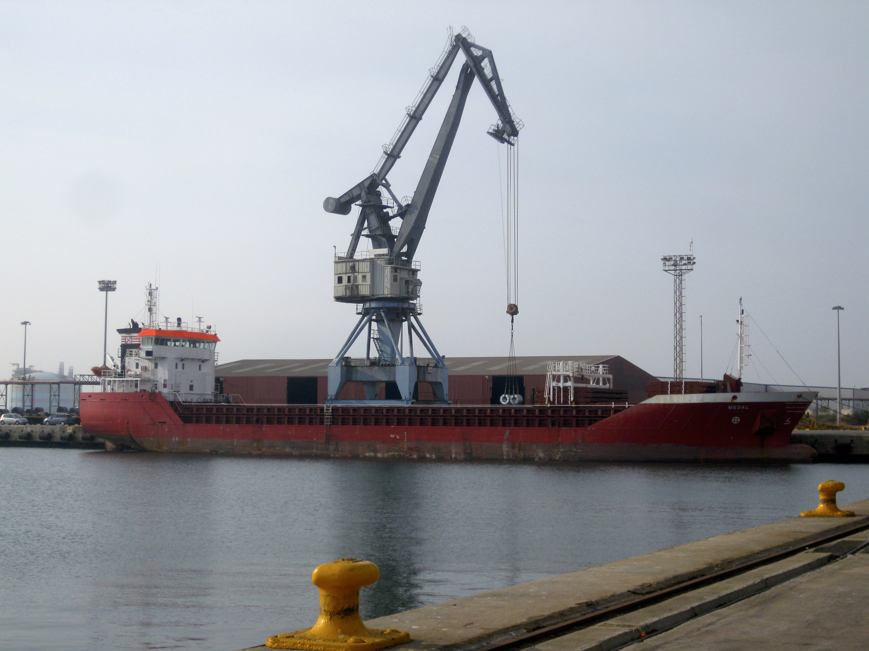 El buque en el que navegaré los próximos meses, atracado en el puerto de Sagunto.