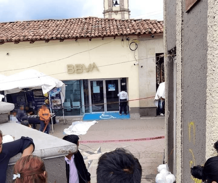 Un Cuentahabiente armado repele asalto y mata a uno de los delincuentes en el centro de San Felipe del Progreso, Estado de México