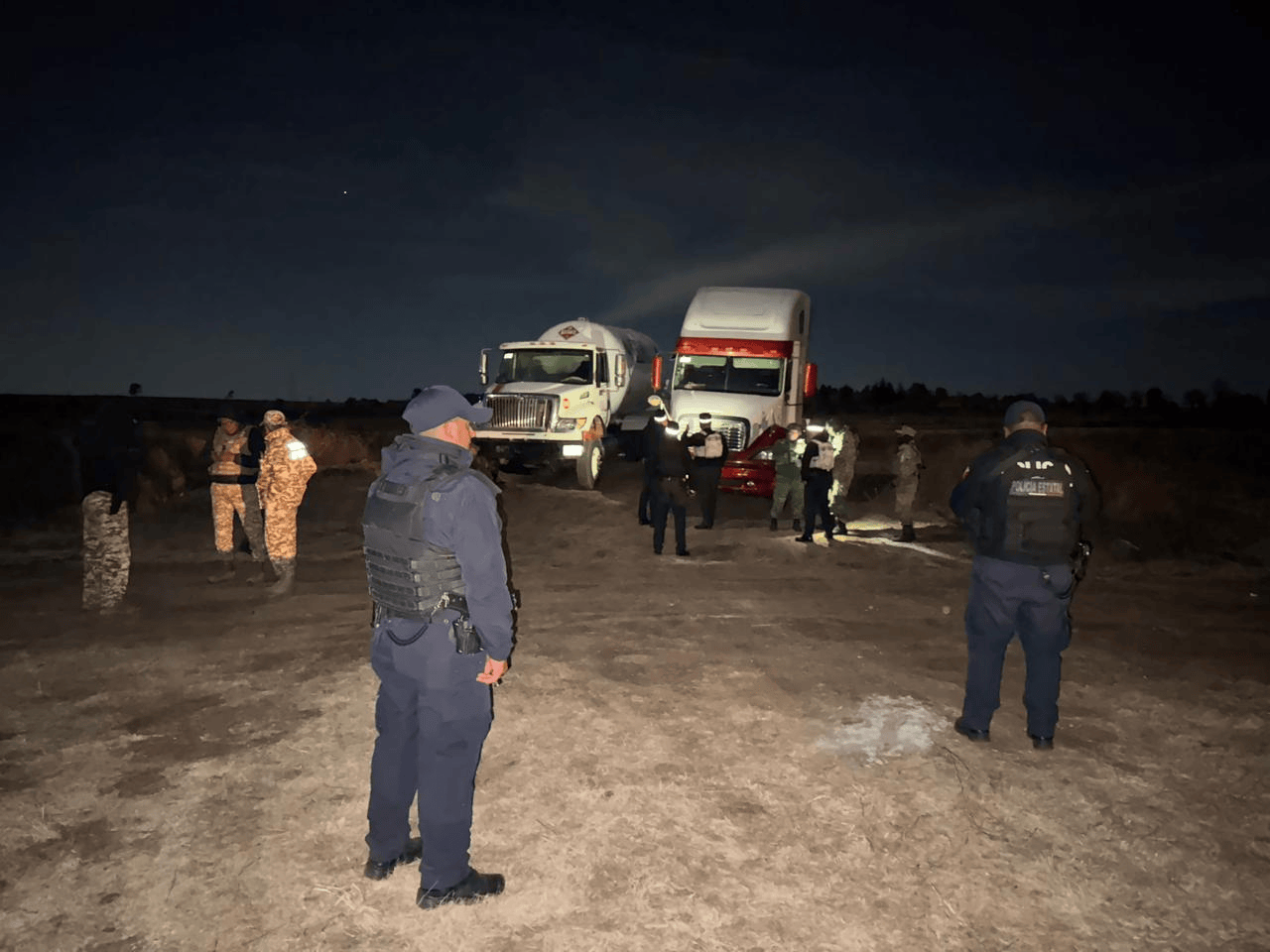 En Soyaniquilpan aseguraron una toma clandestina de hidrocarburo y tres vehículos abandonados en la colonia El Atorón