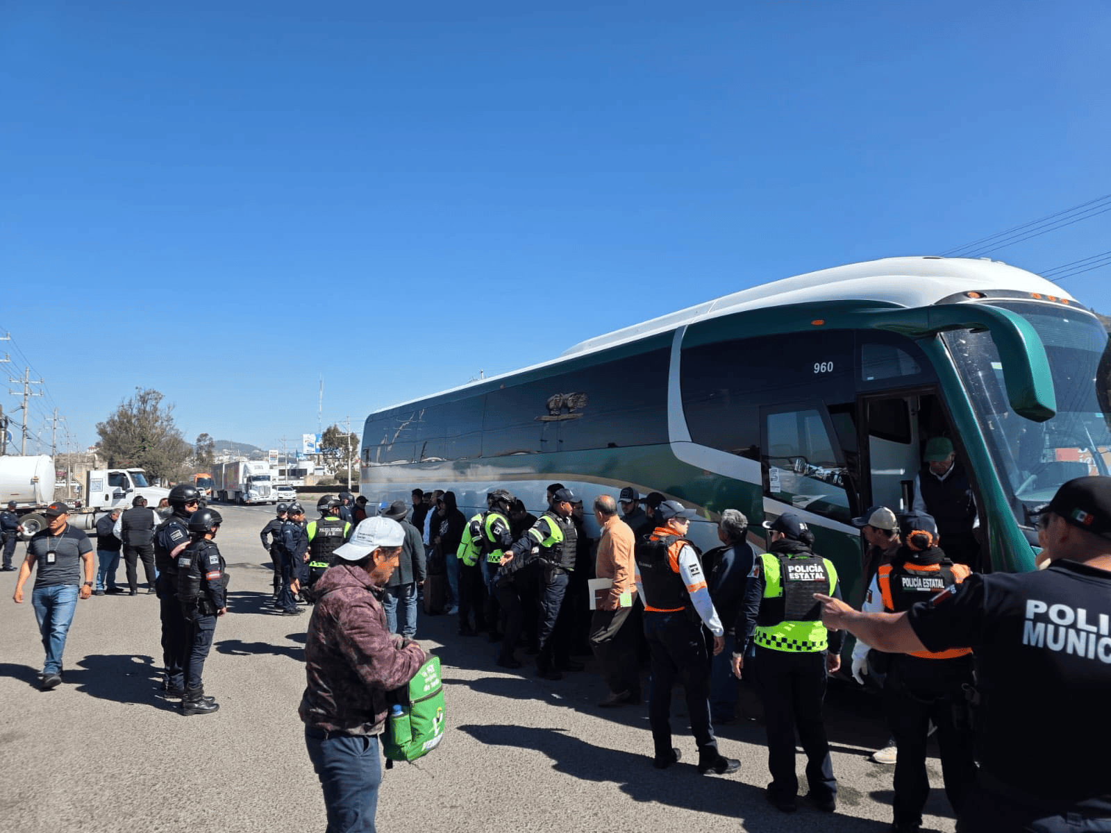 Atlacomulco refuerza la vigilancia con el operativo "Pasaje Seguro". Conoce los puntos estratégicos y las corporaciones que participan para proteger a los usuarios.