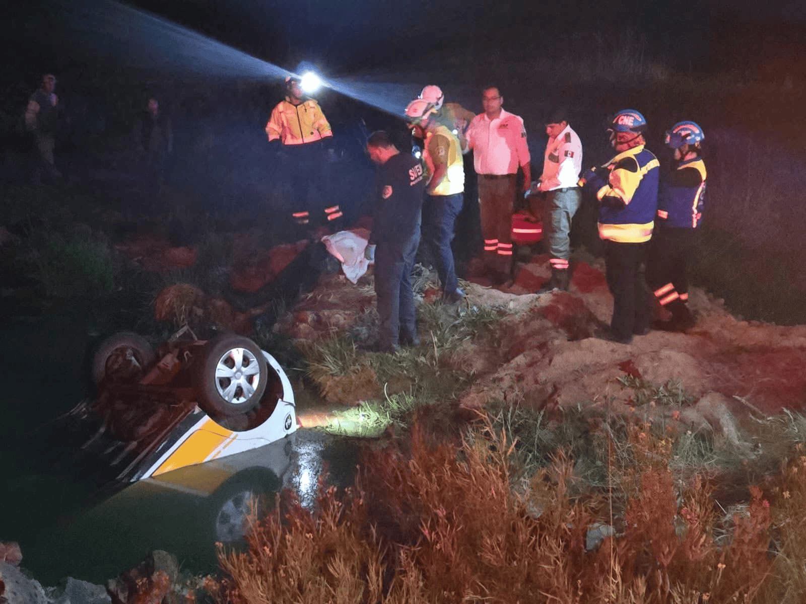 A días del accidente del taxi en Atlacomulco que dejó 4 muertos, entre ellos una menor, aún no hay una versión clara de lo ocurrido.