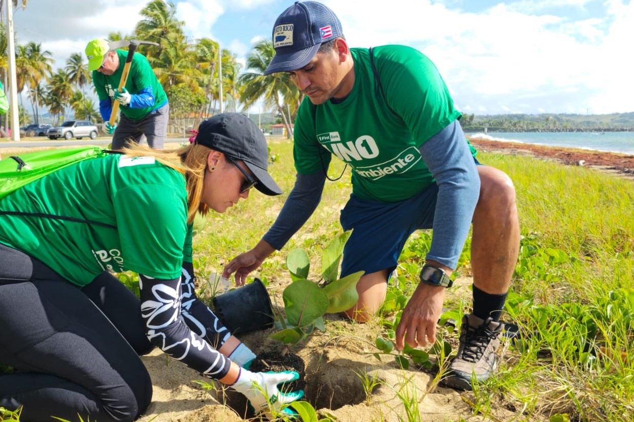 Voluntarios del programa Rescate Costero de FirstBank (1)