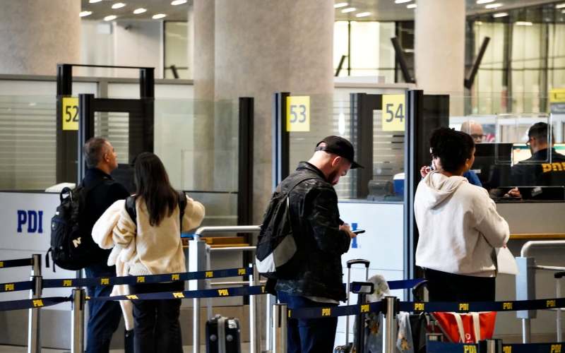Aeropuerto Santiago control migratorio