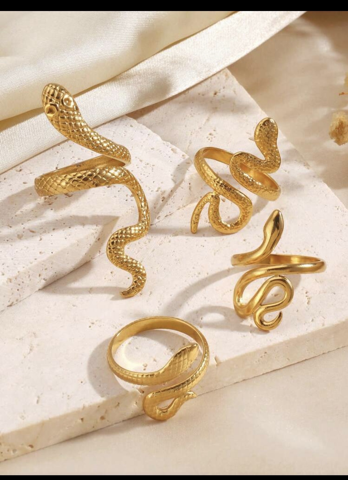 Anillos de serpientes doradas