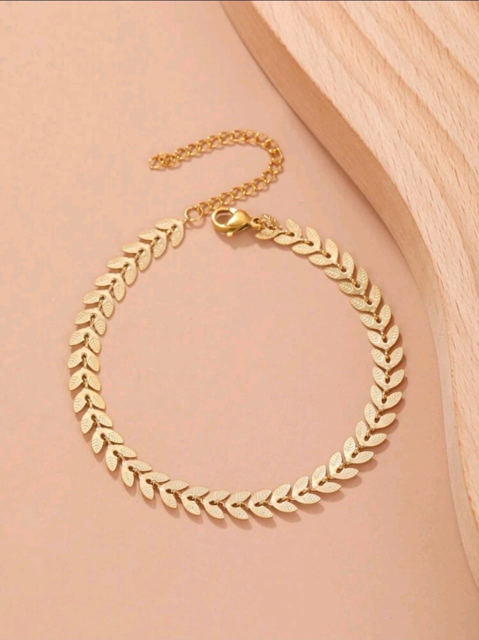 Pulsera de hojitas doradas