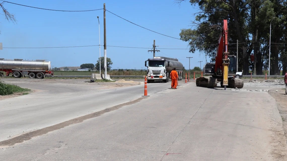 noticiaspuertosantacruz.com.ar - Imagen extraida de: https://elconstructor.com/santa-fe-ejecutara-un-pavimento-reforzado-en-el-camino-de-la-cremeria/