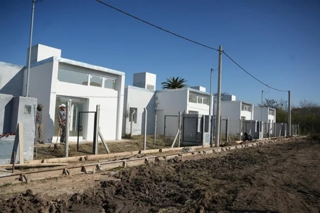 noticiaspuertosantacruz.com.ar - Imagen extraida de: https://elconstructor.com/avanza-la-construccion-de-124-viviendas-en-el-noreste-de-la-provincia-de-buenos-aires/