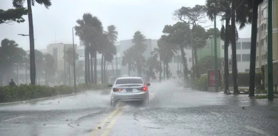 Erin se aleja de República Dominicana pero producirá aguaceros en distintas zonas