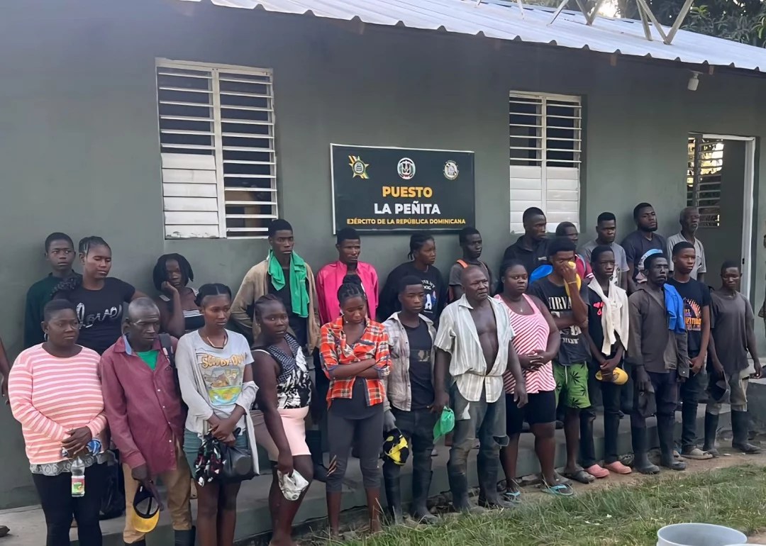 Ejército detiene 56 haitianos en operativos tres provincias