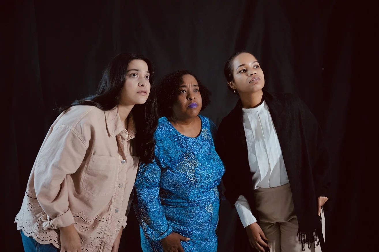 “Follón de Hermanas” sube a campo en el Teatro Las Máscaras