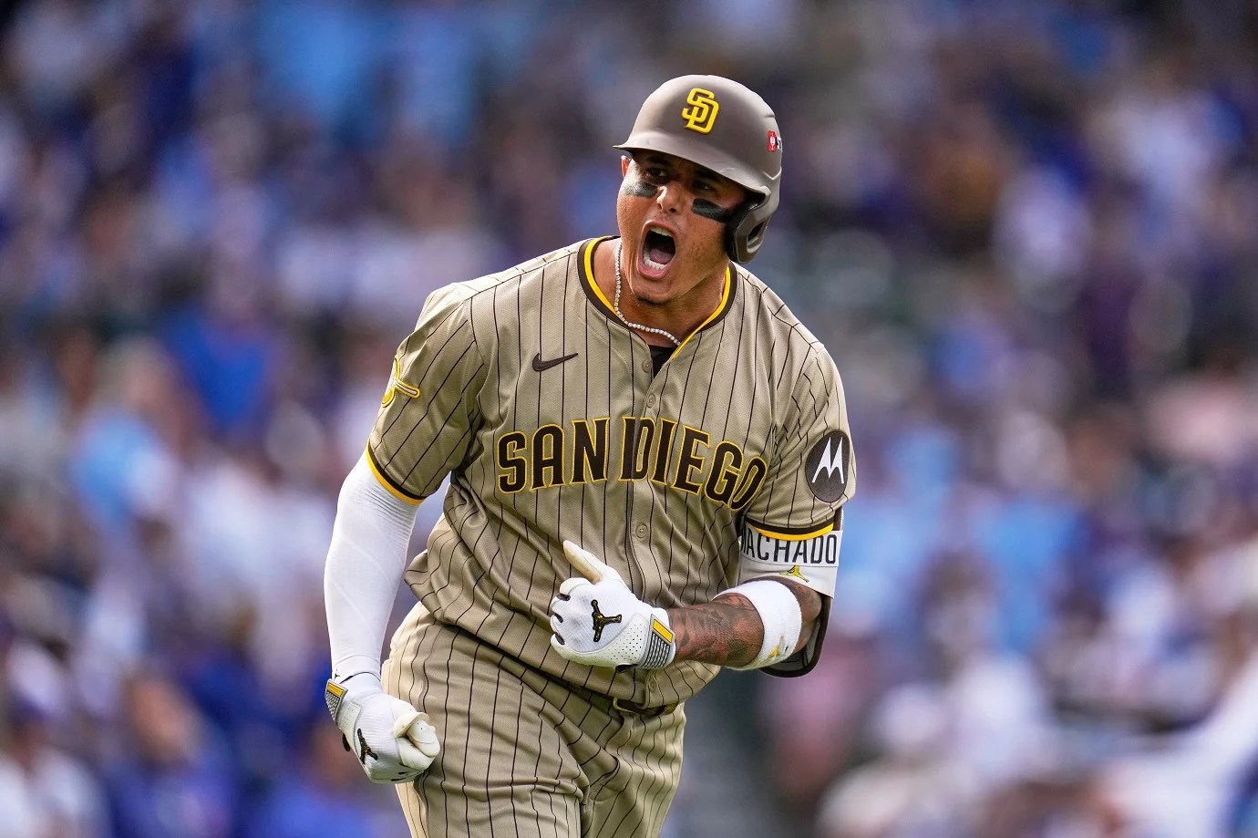 Trueno de Machado y gran pitcheo mandan a Padres al duelo cardinal en presencia de Cachorros