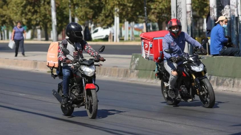 Senado elimina de reforma gremial encargo del 10% de propina en servicios de delivery