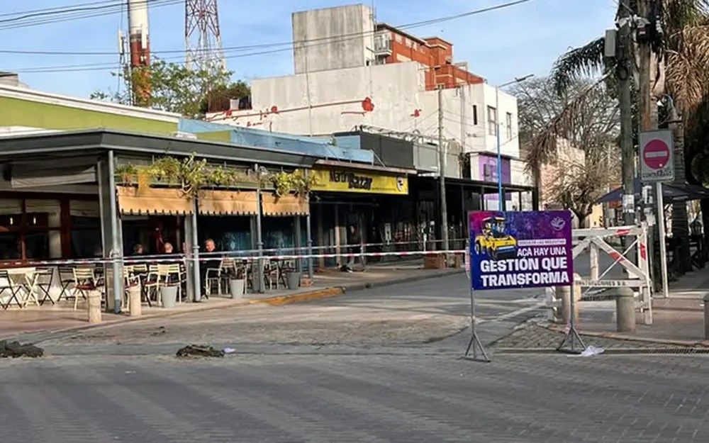La calle Colón de Belén de Escobar se ecuentra temporalmente cerrada por arreglos de drenaje.