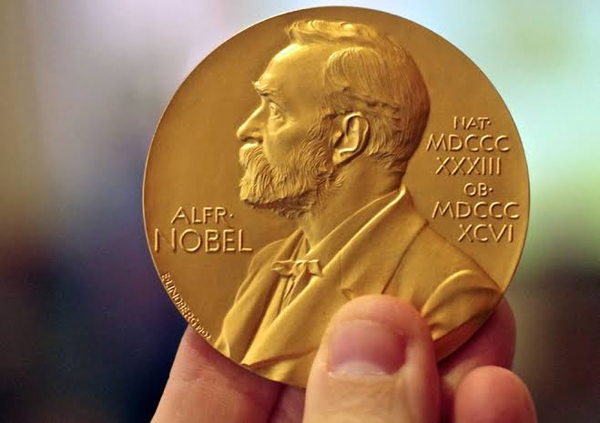 Expertos en bienes profesional, del comportamiento y macroeconomía suenan para el Nobel