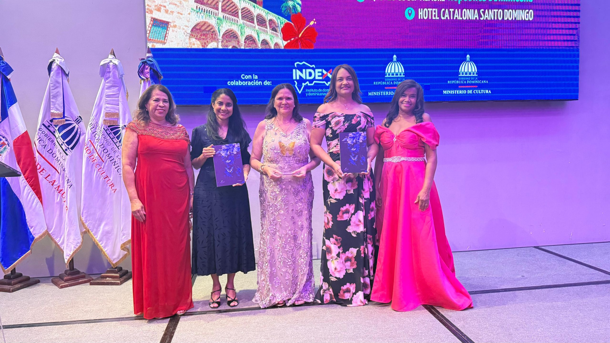 VI Congreso Internacional Mujeres de Suscripción Ponencia 2025 culmina con la firma del “Pacto de sororidad”