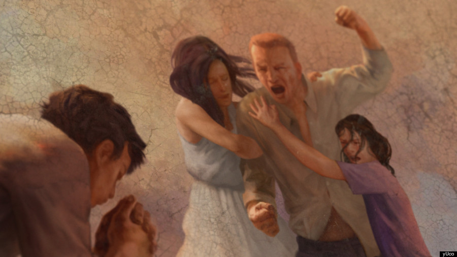 Un hombre enfadado es sujetado por su mujer y su hija mientras su hijo reza