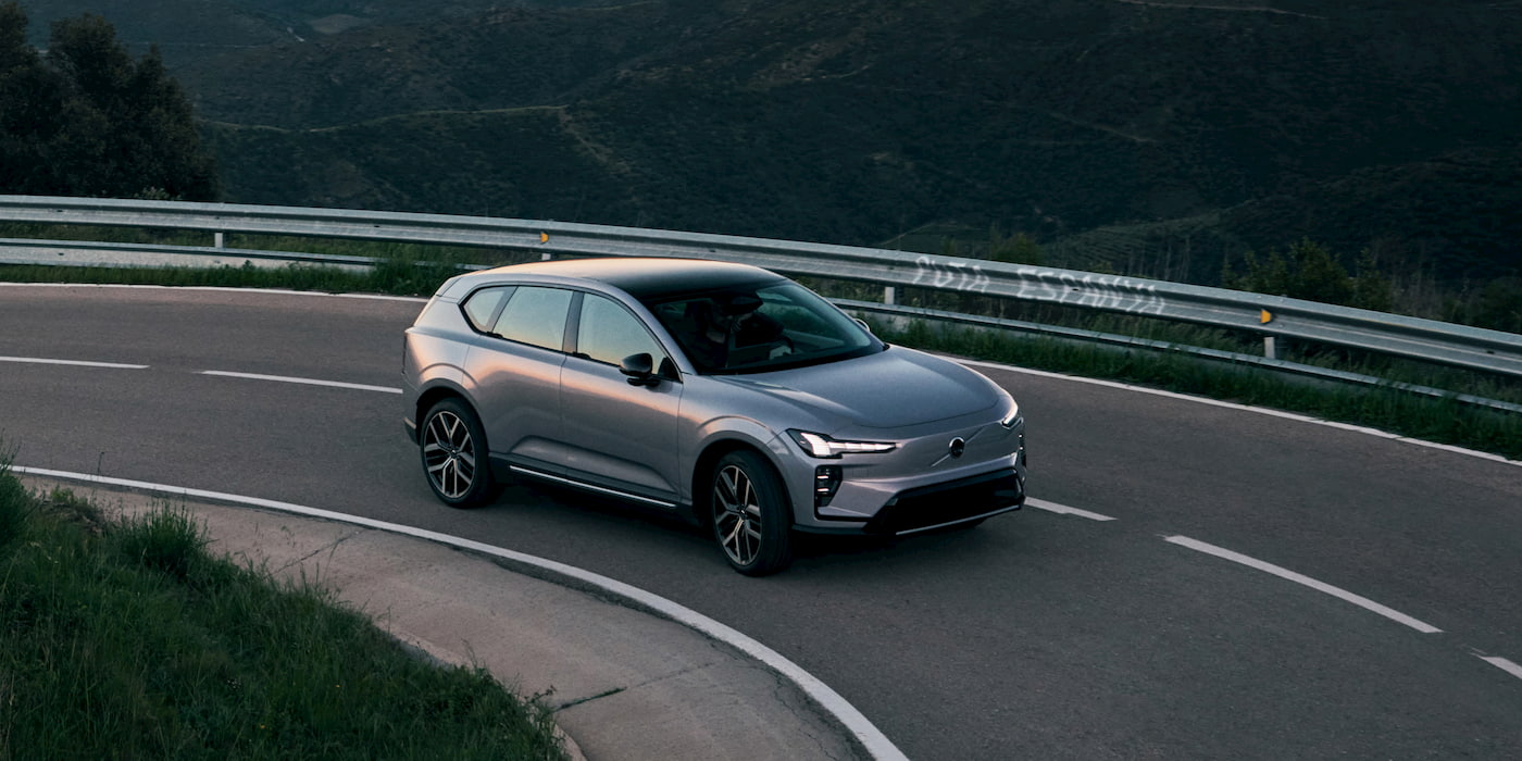 Volvo's midsize EV SUV delivers more range with up to 330 miles
