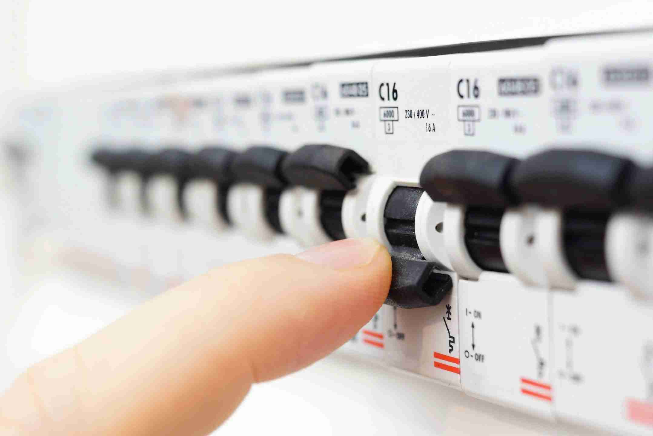 How much does it cost to replace an electrical breaker  